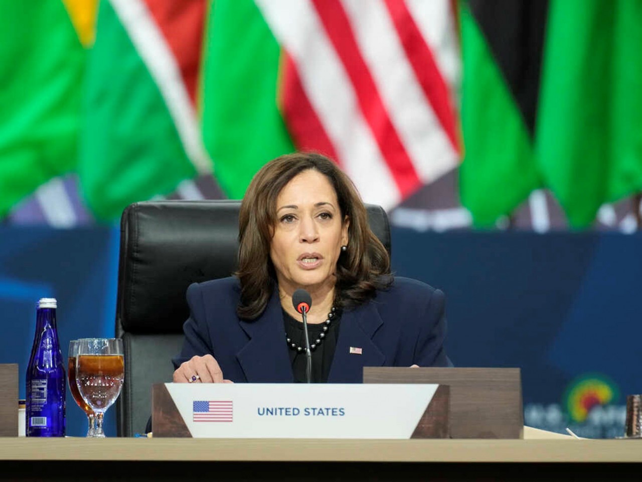 Phó Tổng thống Mỹ Kamala Harris phát biểu tại Hội nghị thượng đỉnh các nhà lãnh đạo châu Phi ngày 15/12/2022 tại Washington D.C. (Nguồn: AP)