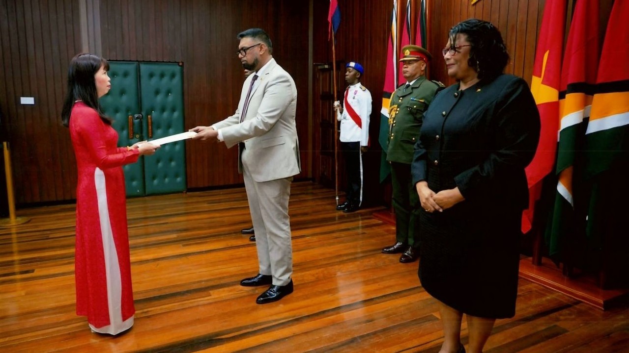 Đại sứ Phạm Thị Kim Hoa trình Thư ủy nhiệm lên Tổng thống Guyana