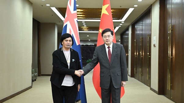Ngoại trưởng New Zealand Nanaia Mahuta và người đồng cấp Trung Quốc Tần Cương tại thủ đô Bắc Kinh ngày 24/3. (Nguồn: Tân Hoa xã)