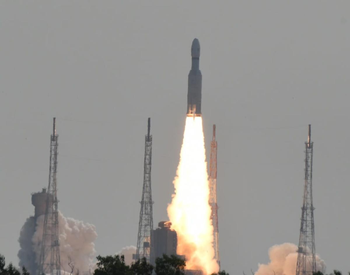 Ấn Độ phóng tên lửa mang theo 36 vệ tinh liên lạc OneWeb