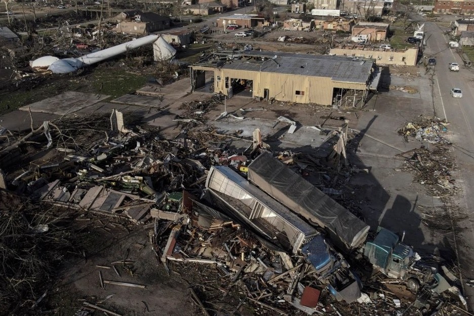 Trận lốc xoáy kinh hoàng 'quét sạch' phần lớn một thị trấn ở Mỹ