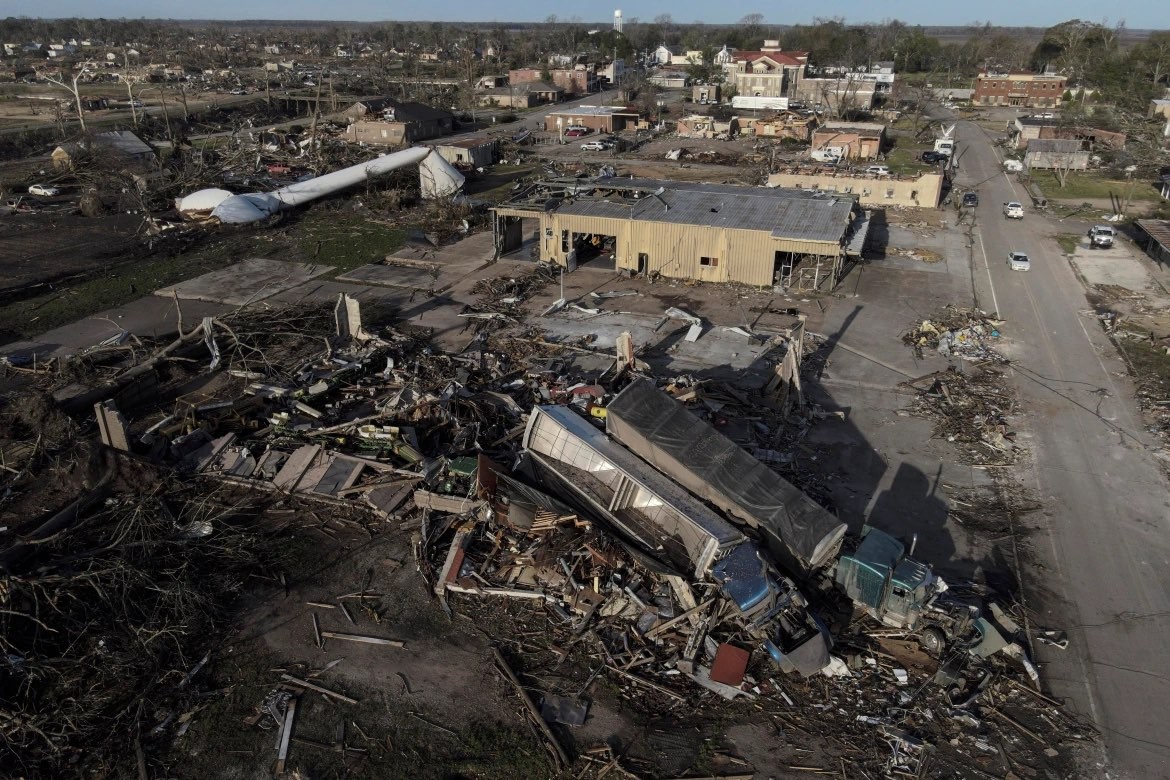 Địa phương của Mỹ hoang tàn sau trận lốc xoáy kinh hoàng
