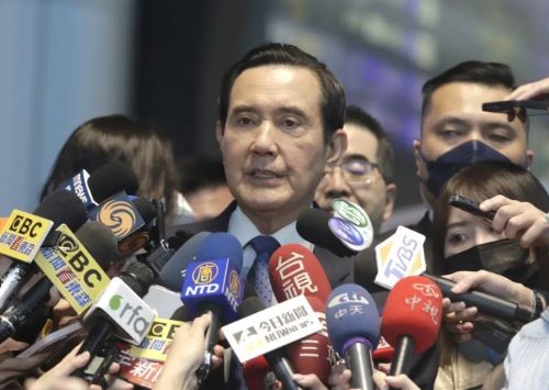 Cựu lãnh đạo Đài Loan tới Trung Quốc trong chuyến thăm chưa từng có, bày tỏ 'hạnh phúc' khi làm một việc (Nguồn: AP)
