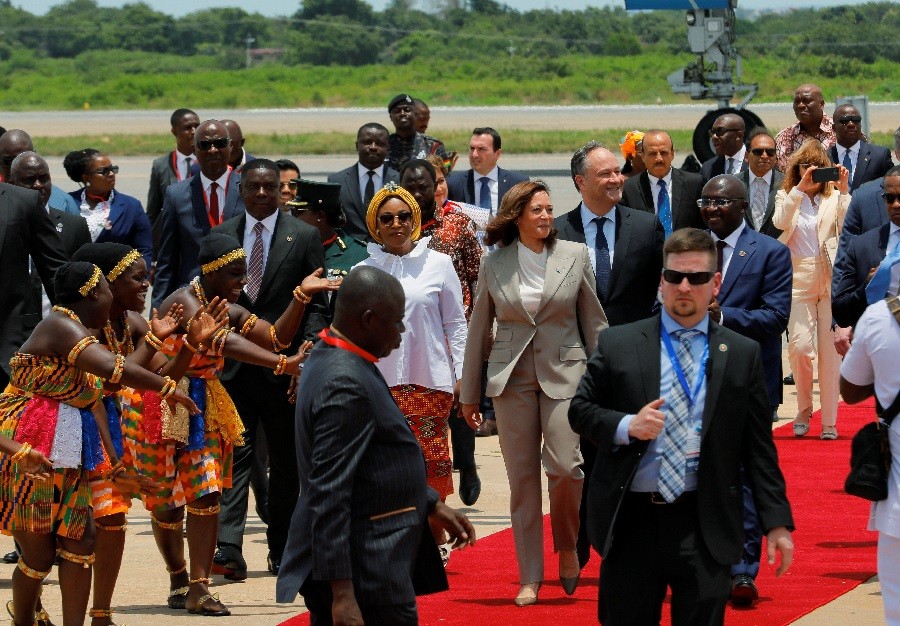 Phó Tổng thống Mỹ thăm châu Phi: Hé lộ món quà đầu tiên