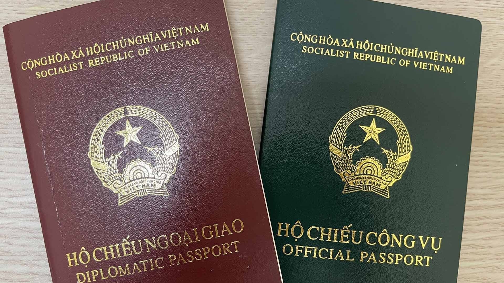 Bộ Ngoại giao và các CQĐD ở nước ngoài sẽ cấp, phát hộ chiếu ngoại giao, hộ chiếu công vụ mẫu mới