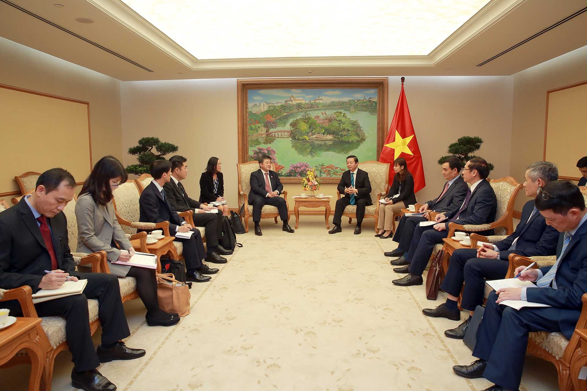 Phó Thủ tướng Trần Hồng Hà tiếp ông Shimuzu Akira, Trưởng đại diện JICA tại Việt Nam. (Nguồn: VGP)