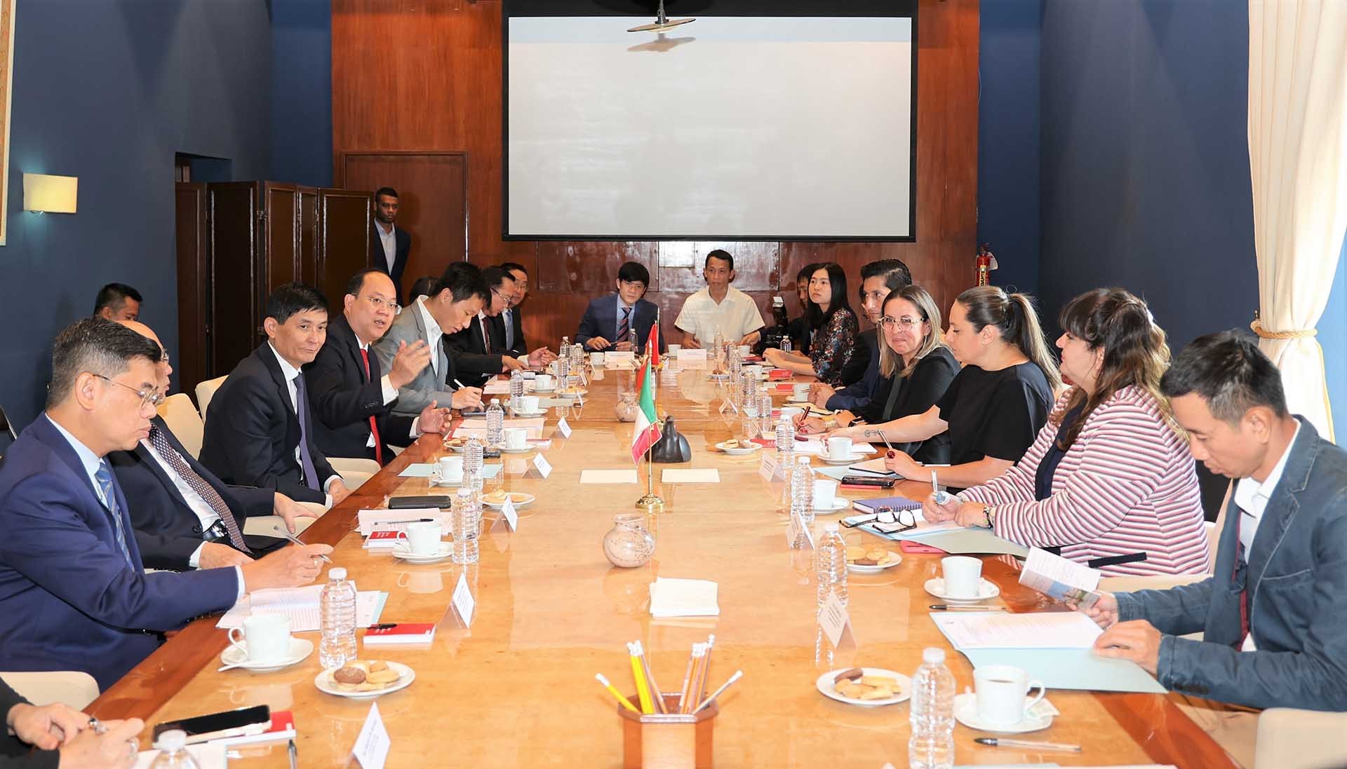 Buổi làm việc giữa đoàn công tác Thành ủy TP. Hồ Chí Minh và Cục Đối ngoại Bộ Văn hóa Mexico. (Nguồn: TTXVN)