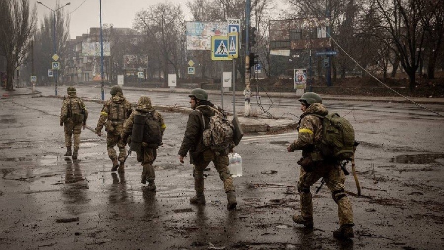 Tình hình Ukraine: Nga bao vây gần như hoàn toàn Bakhmut, cựu quan chức nói Kiev sẽ tổn thất lớn nếu thiếu thứ này