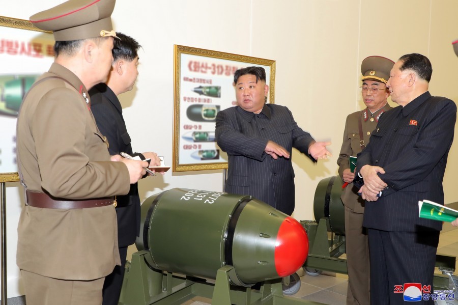 Chủ tịch Triều Tiên ra lời thúc đẩy sản xuất liên quan vũ khí hạt nhân, Mỹ khẳng định quyết tâm không lay chuyển. (Nguồn: KCNA)