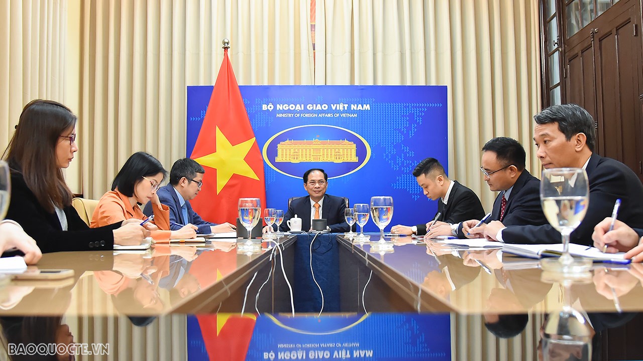 Bộ trưởng Ngoại giao Bùi Thanh Sơn điện đàm với Ủy viên Quốc vụ, Bộ trưởng Ngoại giao Trung Quốc Tần Cương