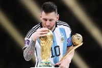 Bóng đá giao hữu: Đề nghị 'đáng yêu' của hậu vệ đội Curacao gửi tới Messi