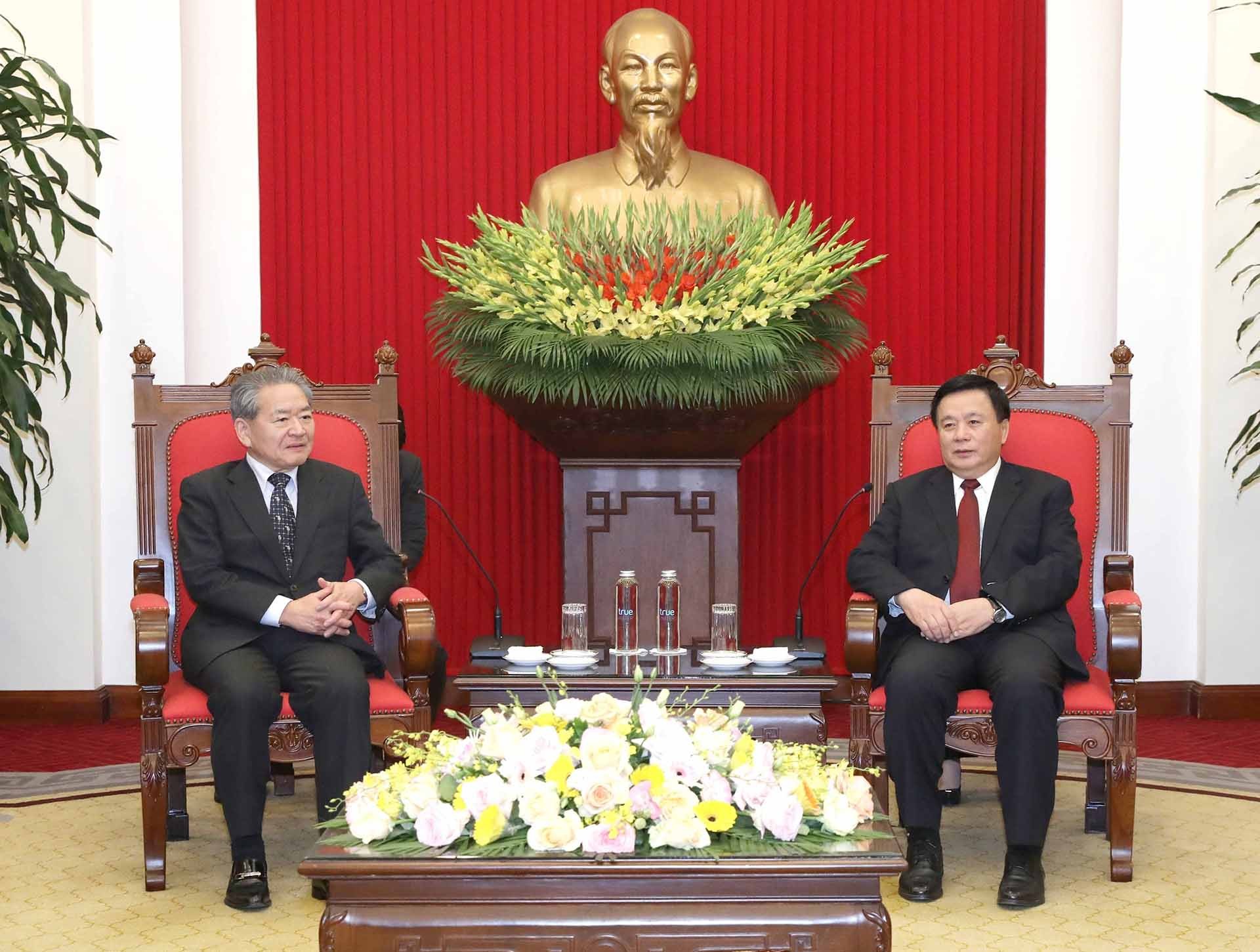 Đồng chí Nguyễn Xuân Thắng tiếp đồng chí Ogata Yasou, Phó Chủ tịch Đoàn Chủ tịch Ban Chấp hàng Trung ương, Trưởng ban Quốc tế Đảng Cộng sản Nhật Bản. (Nguồn: TTXVN)