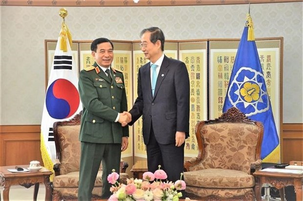 Minister of National Defence meets with RoK Prime Minister in Seoul