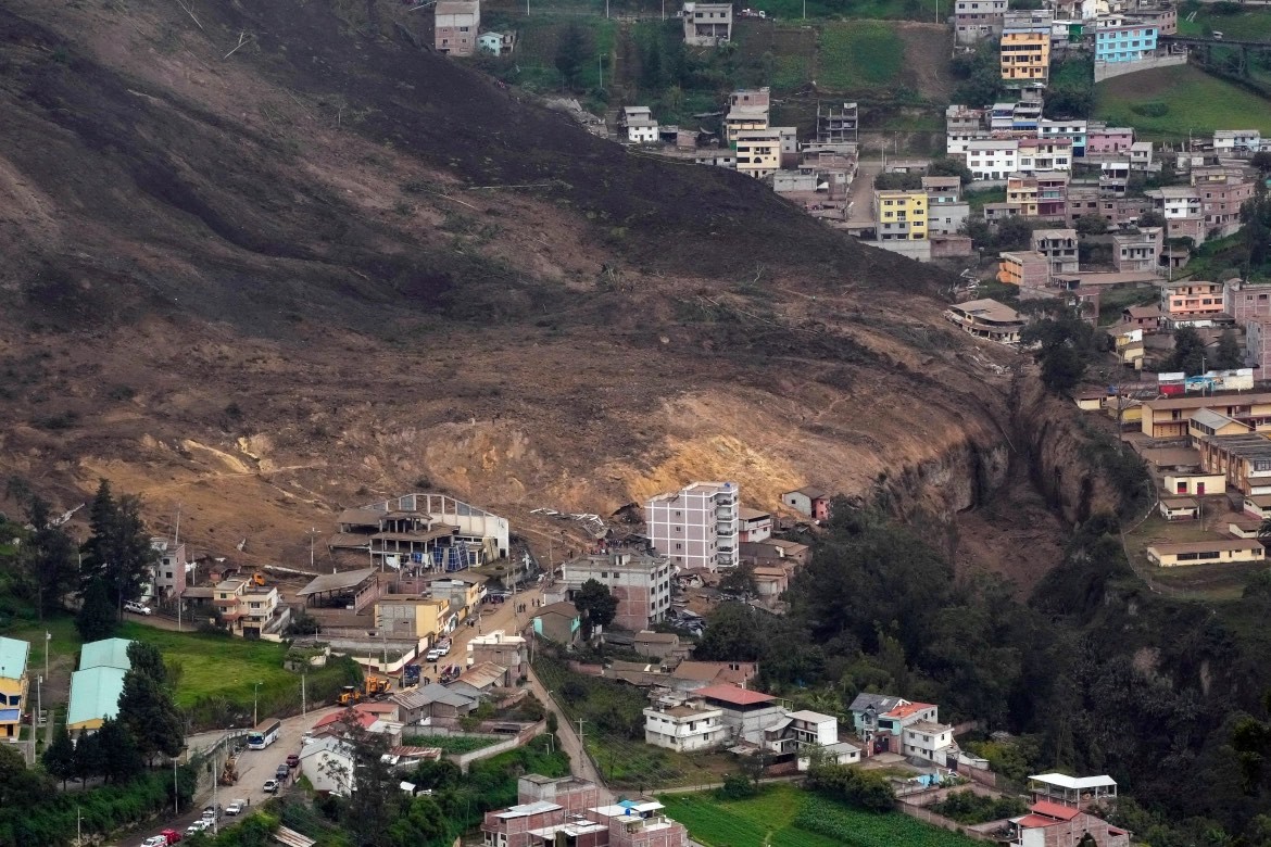 Hiện trường ám ảnh sau vụ sạt lở đất kinh hoàng ở Ecuador