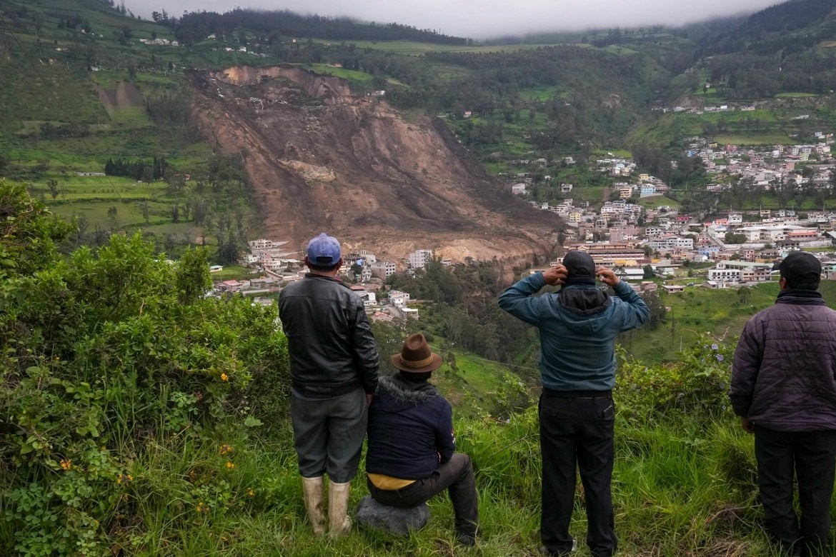 Hiện trường ám ảnh sau vụ sạt lở đất kinh hoàng ở Ecuador