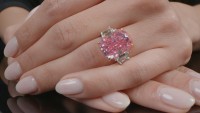 Mỹ: Bán đấu giá viên kim cương hồng đặc biệt trên thế giới