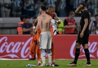 Trận giao hữu Argentina vs Curacao: Thủ môn Eloy Room đổi áo và hết lời khen Messi