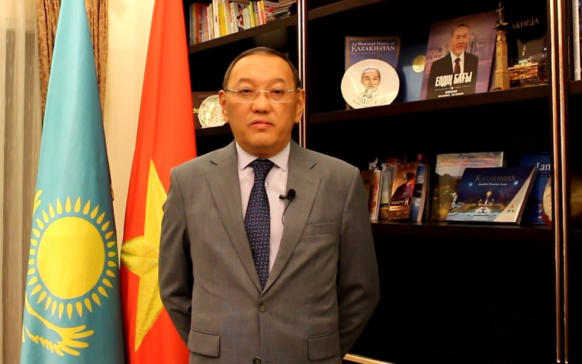 Đại sứ Kazakhstan tại Việt Nam Yerlan Baizhanov 