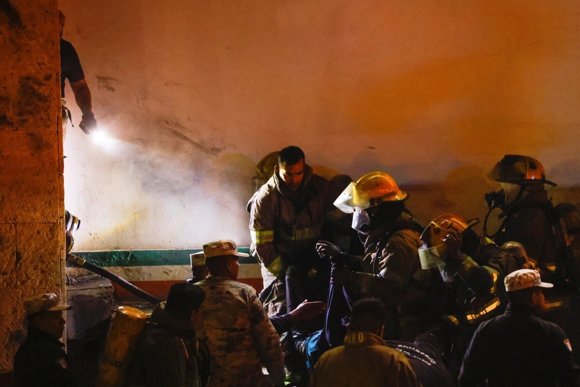 Hình ảnh thương tâm của vụ cháy trung tâm giữ người di cư Mexico