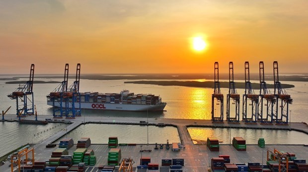 Ba Ria-Vung Tau’s deep-sea port receives biggest-ever container ship