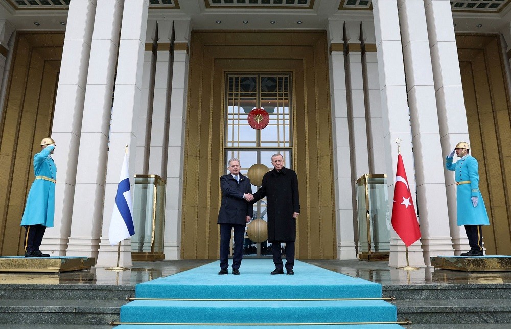 (03.31) Tổng thống Phần Lan Sauli Niinisto (trái) và người đồng cấp nước chủ nhà Tayyip Recep Erdogan trong chuyến thăm Ankara ngày 17/3 vừa qua. (Nguồn: Reuters)