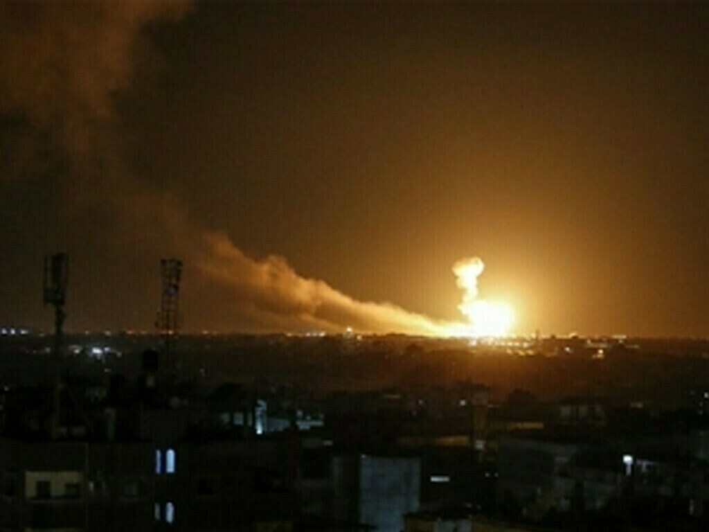 (03.31) Hình ảnh do phóng viên AFP ghi lại về vụ tấn công ngày 31/3 tại thủ đô Damascus, được cho là do Israel tiến hành. (Nguồn: AFP)
