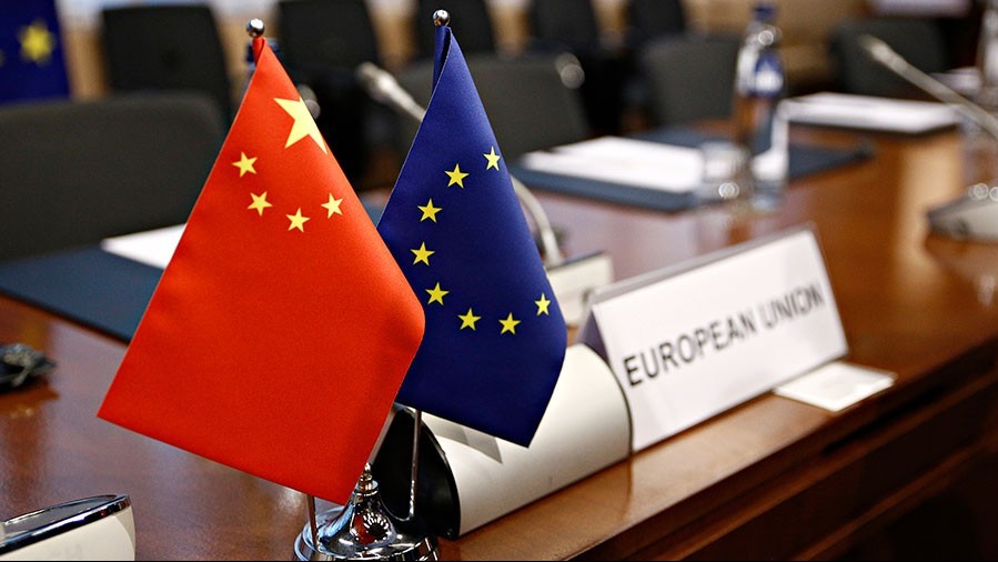 Ăn miếng trả miếng, dùng ‘vũ khí kinh tế’, EU-Trung Quốc cố san bằng sân chơi, sắp khai hỏa thương chiến?