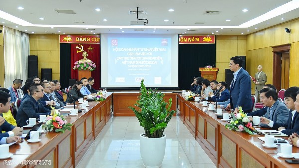 Đoàn Trưởng cơ quan đại diện Việt Nam ở nước ngoài nhiệm kỳ 2023-2026 làm việc với Hội Doanh nhân tư nhân Việt Nam
