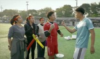 Gia đình mình vui bất thình lình: Tiền đạo Nhâm Mạnh Dũng đóng vai cầu thủ học đá bóng chuyên nghiệp