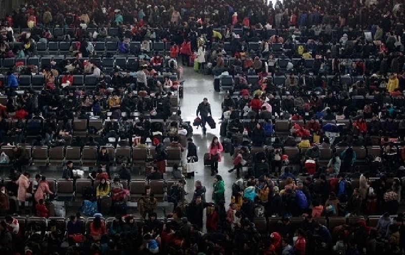 Cảnh tượng đông đúc của người dân Trung Quốc về quê ăn Tết.