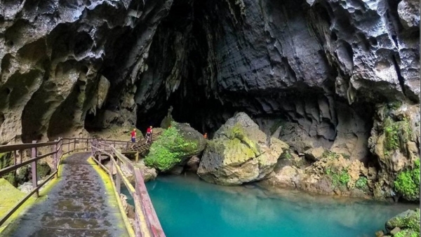 Zipline and mud bath in Phong Nha – Ke Bang National Park's cave attract tourists