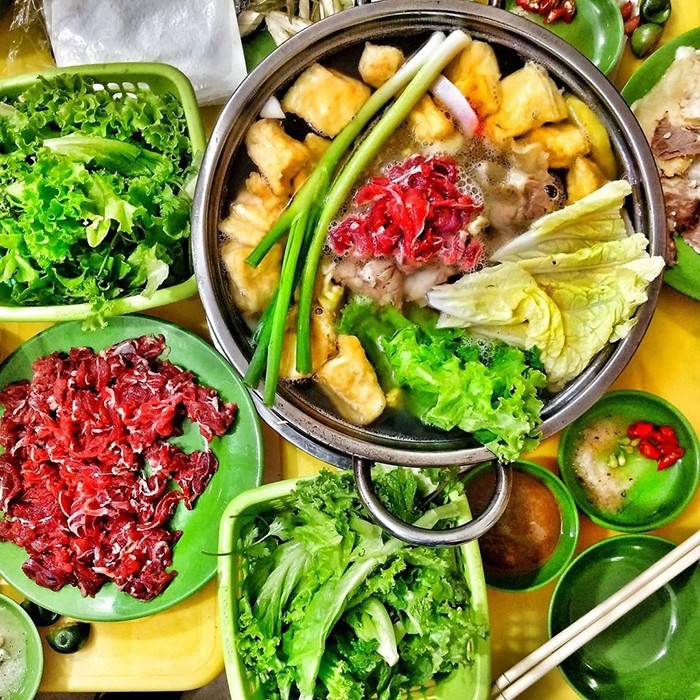 Bò nhúng dấm - A tasty dish for sweet and sour lovers. (Photo: Vinpearl)