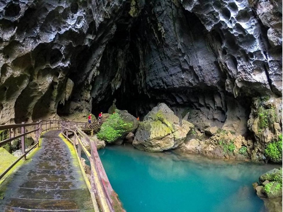 Zipline and mud bath in Phong Nha – Ke Bang National Park's cave attract tourists