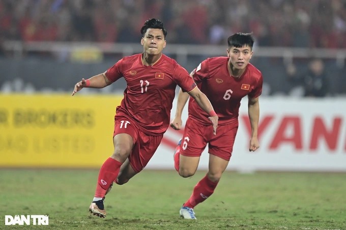Nếu tính theo thứ hạng trên bảng xếp hạng FIFA, đội tuyển Việt Nam sẽ bị đẩy xuống nhóm hạt giống số ba ở Asian Cup 2023 (Ảnh: Mạnh Quân).