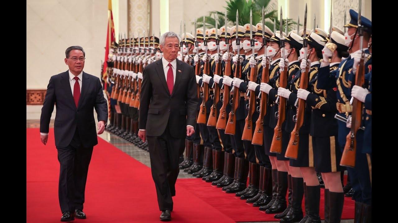 Thủ tướng Trung Quốc Lý Cường và Thủ tướng Singapore Lý Hiển Long tại thủ đô Bắc Kinh ngày 31/3. (Nguồn: Tân Hoa xã)