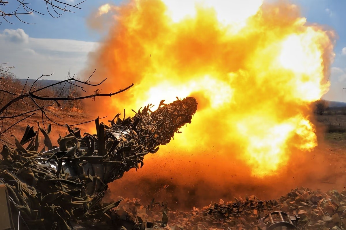 Ảnh ấn tượng tuần (27/3-2/4): Nga không tự cô lập mình với phương Tây, Ukraine phô diễn ‘hoa lửa’ xe tăng T-72, NATO tập trận ở Romania