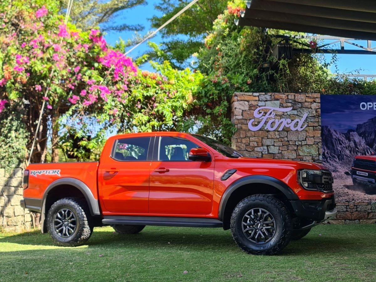 Cận cảnh Ford Ranger Raptor xuất hiện tại Việt Nam