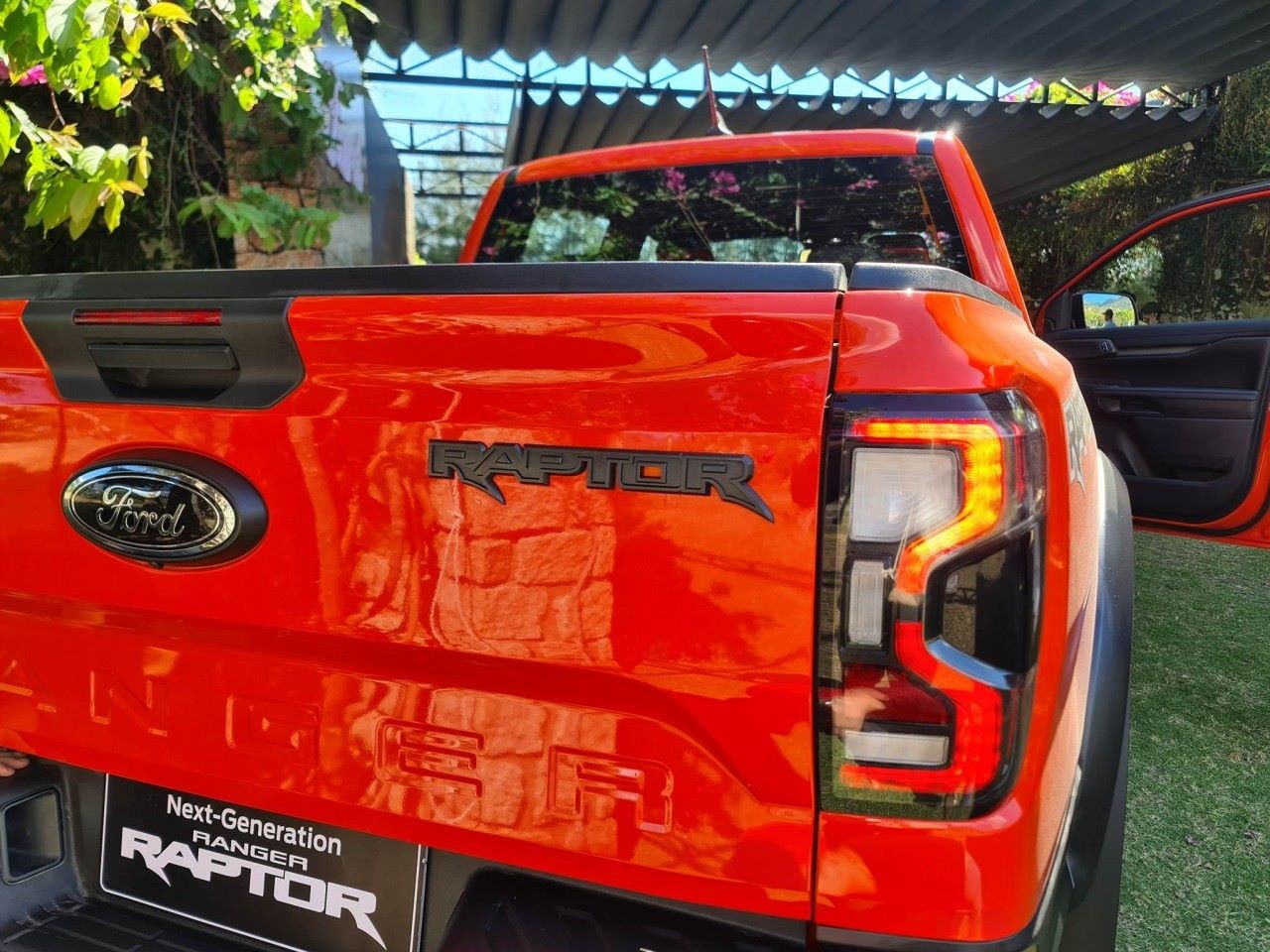 Cận cảnh Ford Ranger Raptor xuất hiện tại Việt Nam