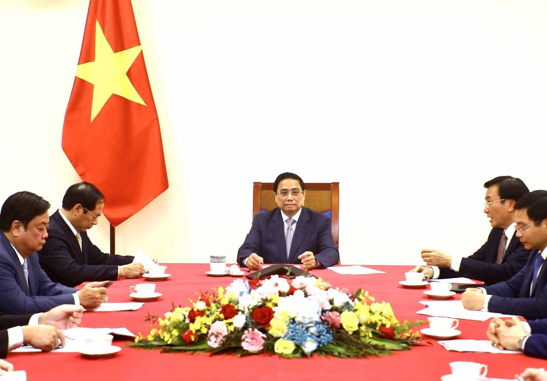 Thủ tướng Phạm Minh Chính điện đàm với Thủ tướng Trung Quốc Lý Cường. (Nguồn: TTXVN)