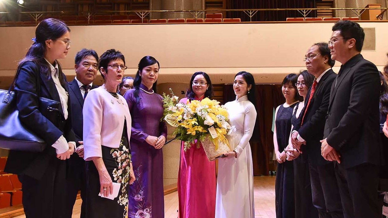 Phu nhân Chủ tịch nước và Phu nhân Toàn quyền Australia thăm Học viện Âm nhạc Quốc gia Việt Nam