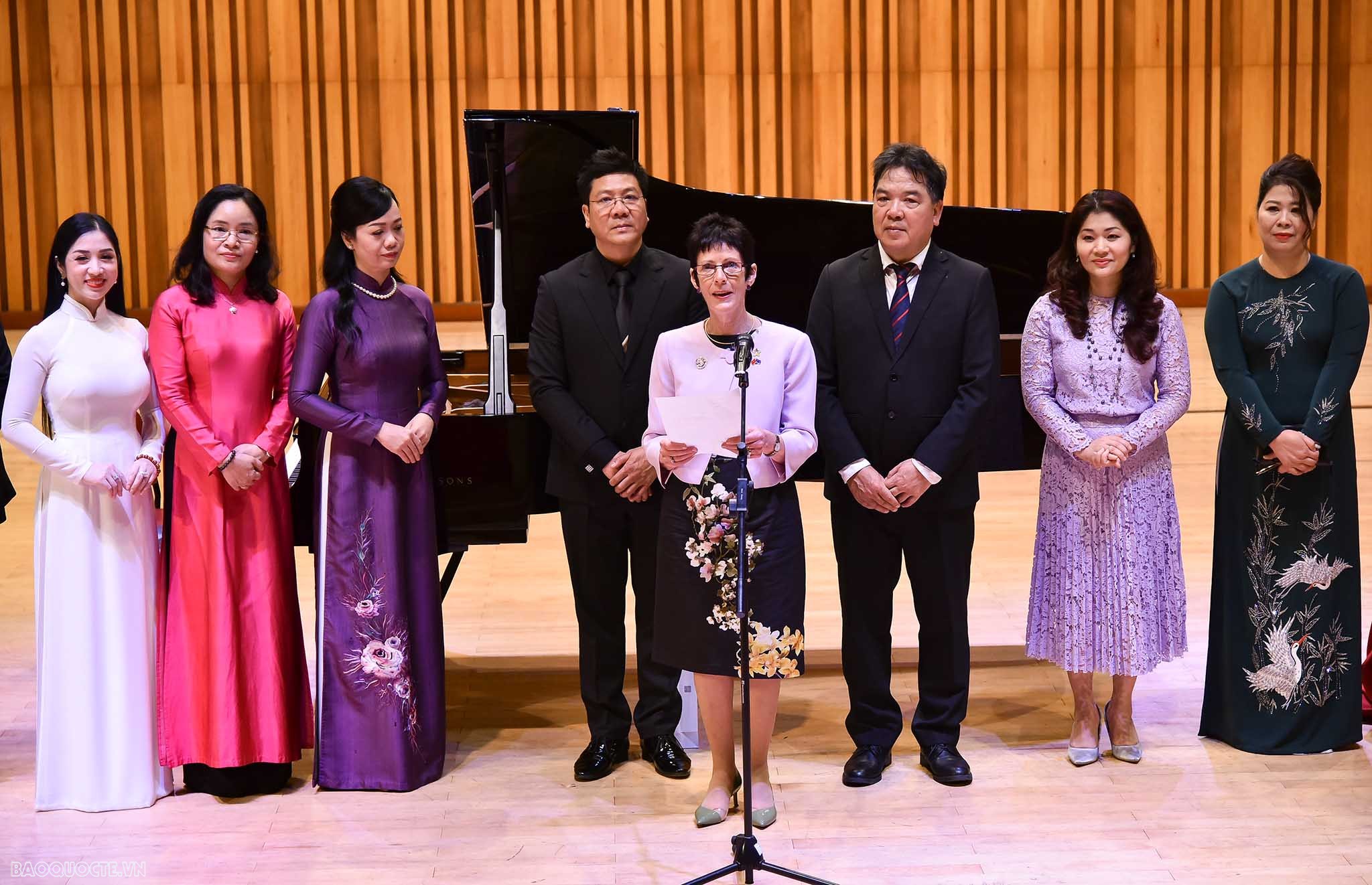 Phu nhân Chủ tịch nước và Phu nhân Toàn quyền Australia thăm Học viện Âm nhạc Quốc gia Việt Nam