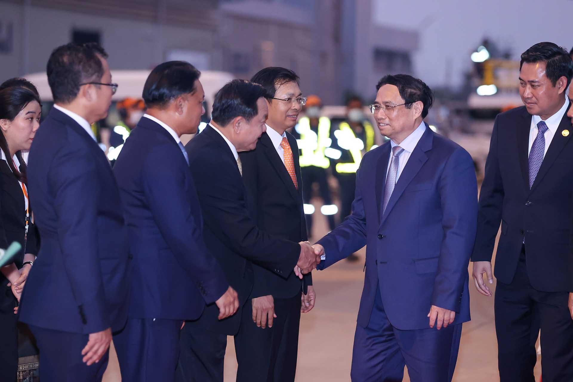 Lễ đón Thủ tướng Phạm Minh Chính dự Hội nghị cấp cao Ủy hội sông Mekong quốc tế lần thứ 4 tại Vientiane, Lào. (Nguồn: TTXVN)