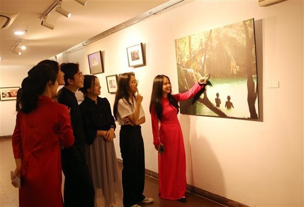 Photo exhibition tells stories about life along Mekong River’s banks