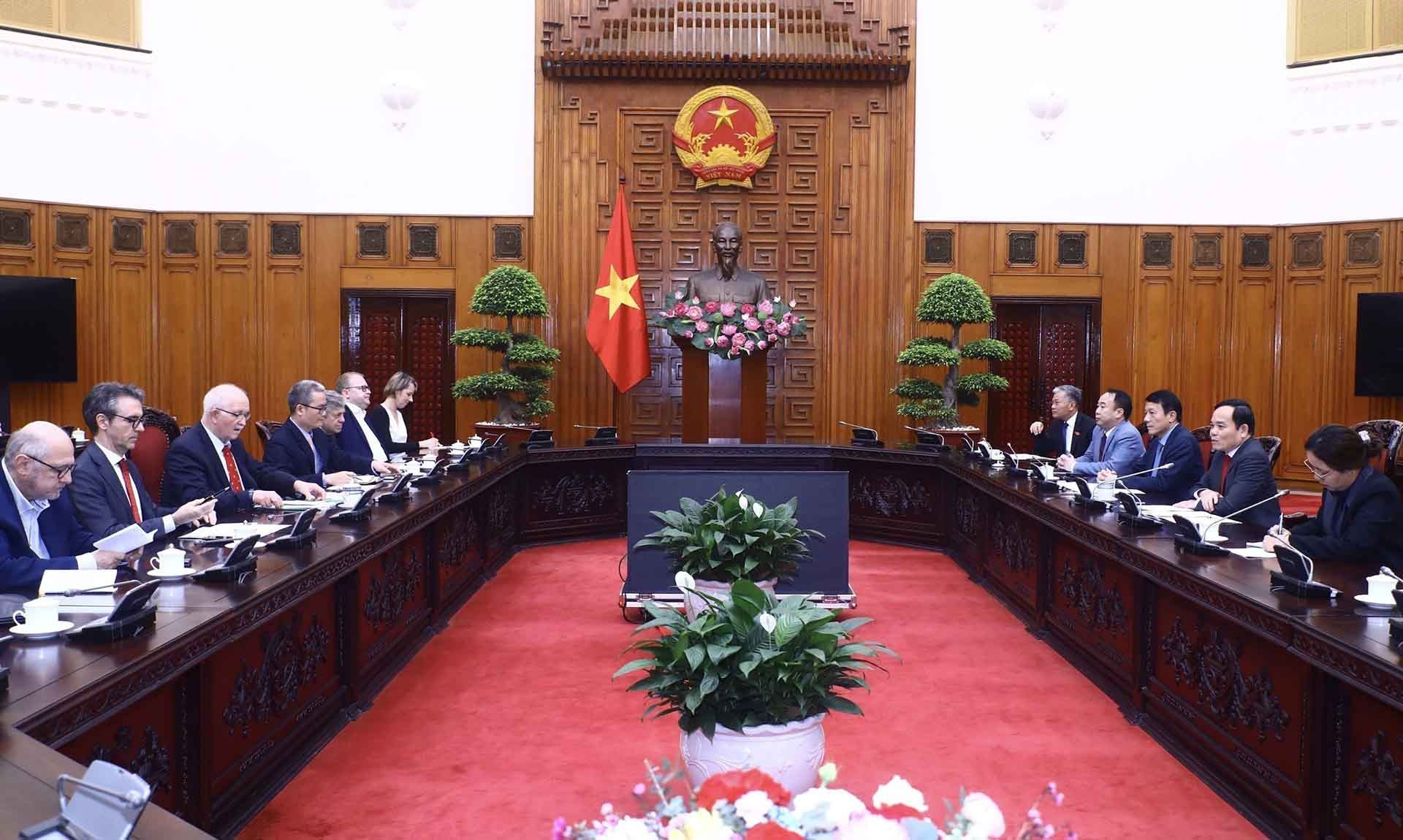 Phó Thủ tướng Trần Lưu Quang tiếp Đoàn Tiểu ban Nhân quyền Nghị viện châu Âu. (Nguồn: TTXVN)