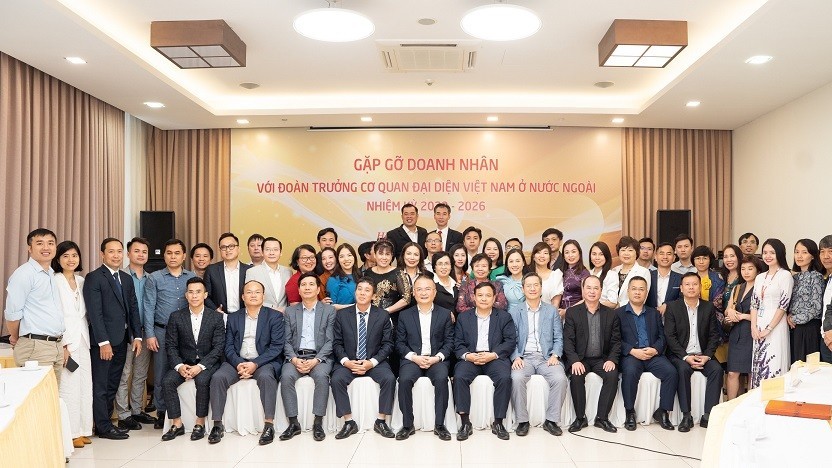 Đoàn Đại sứ, Trưởng cơ quan đại diện gặp gỡ 40 doanh nghiệp tiêu biểu khu vực Bắc – Trung – Nam