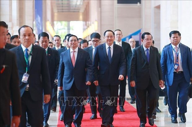 Vietnamese, Lao, Cambodian PMs working breakfast