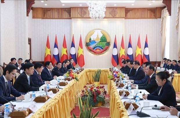 Vietnamese PM holds working session with Lao counterpart