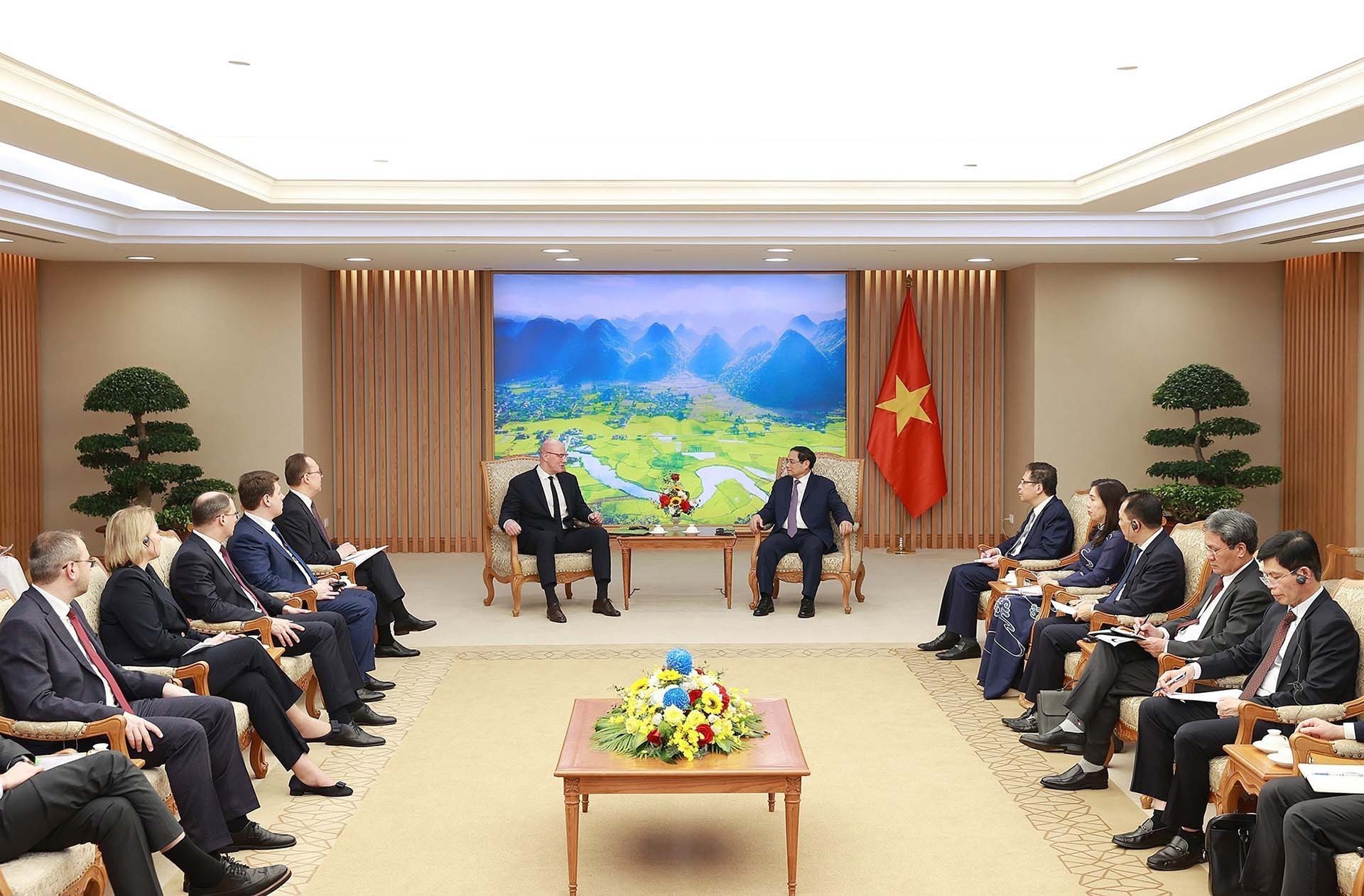 Thủ tướng Phạm Minh Chính tiếp Phó Thủ tướng Nga Dmitry Chernyshenko