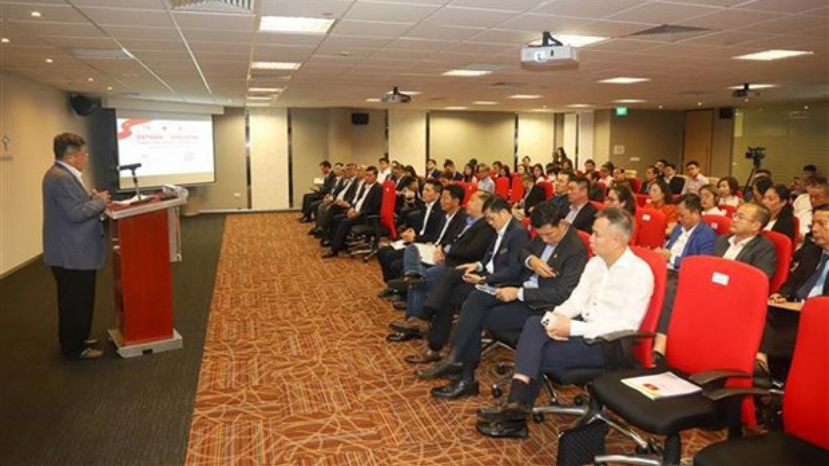 To boost logistic cooperation between Vietnam-Singapore