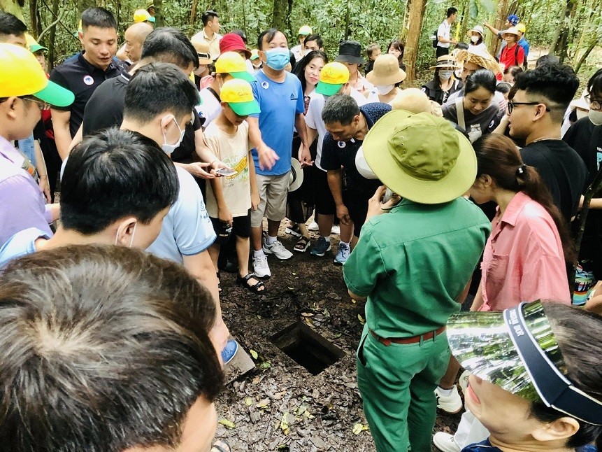 Tour khám phá, tìm hiểu địa đạo Củ Chi hút sự chú ý của du khách nước ngoài